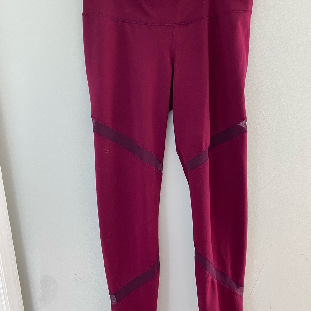Old Navy Pink Athletic Leggings With Mesh Cut Outs. Size-L